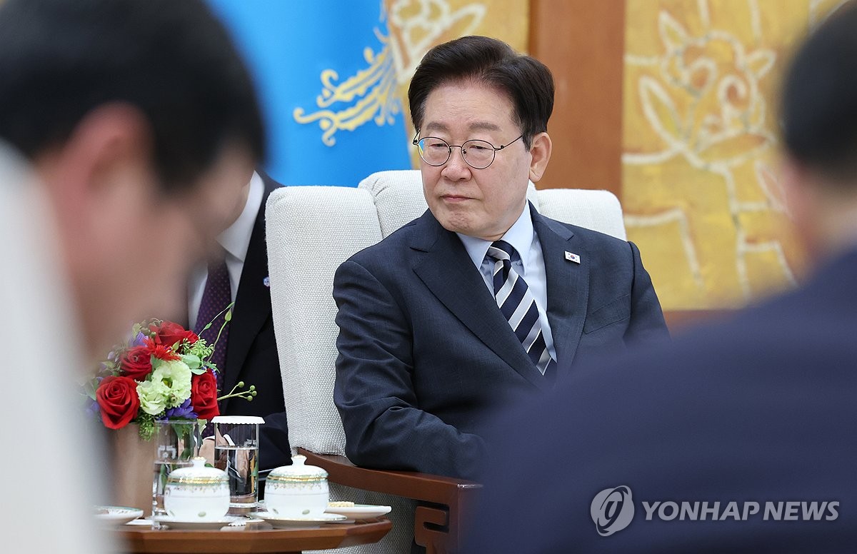 IEA 사무총장 발언 듣는 이재명 대통령