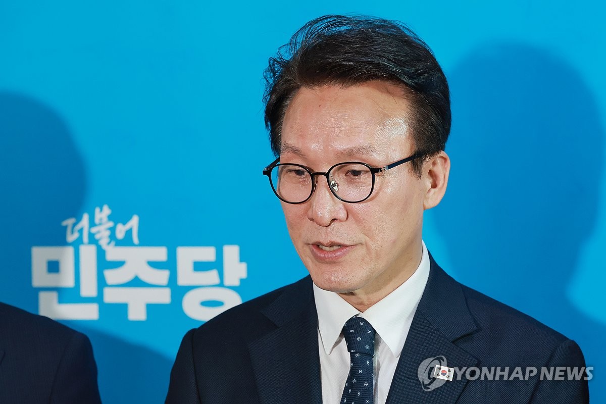 이재명 대통령 기자회견 시청 마치고 취재진 만난 민주당 김민석 대표