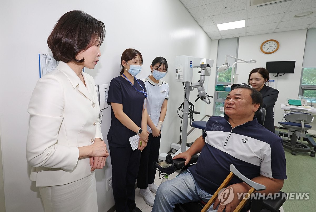 김혜경 여사, 중앙장애인구강진료센터 방문