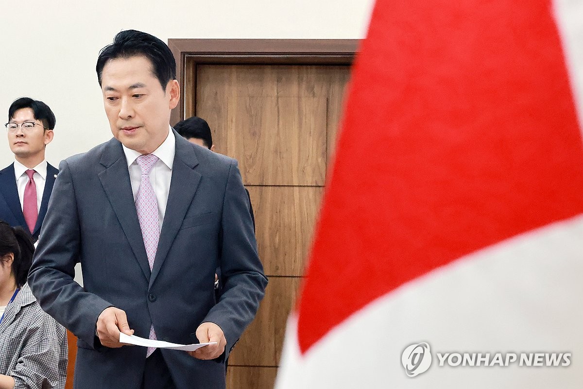 기자회견 향하는 국민의힘 장동혁 대표