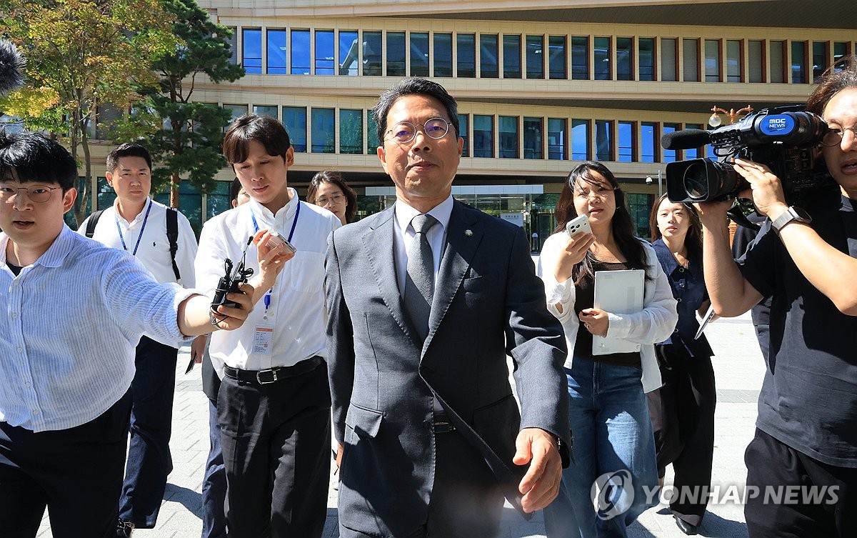 질문에 답없이 떠나는 김승원 후보자