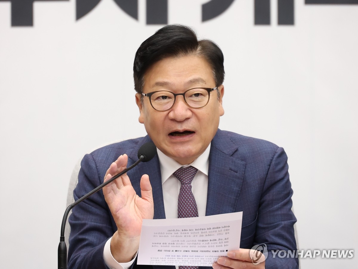 발언하는 정점식 원내대표