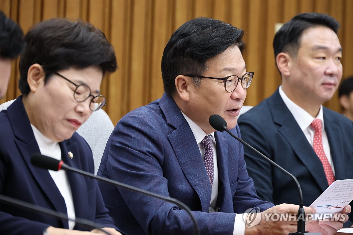 원내대책회의, 발언하는 정점식 원내대표