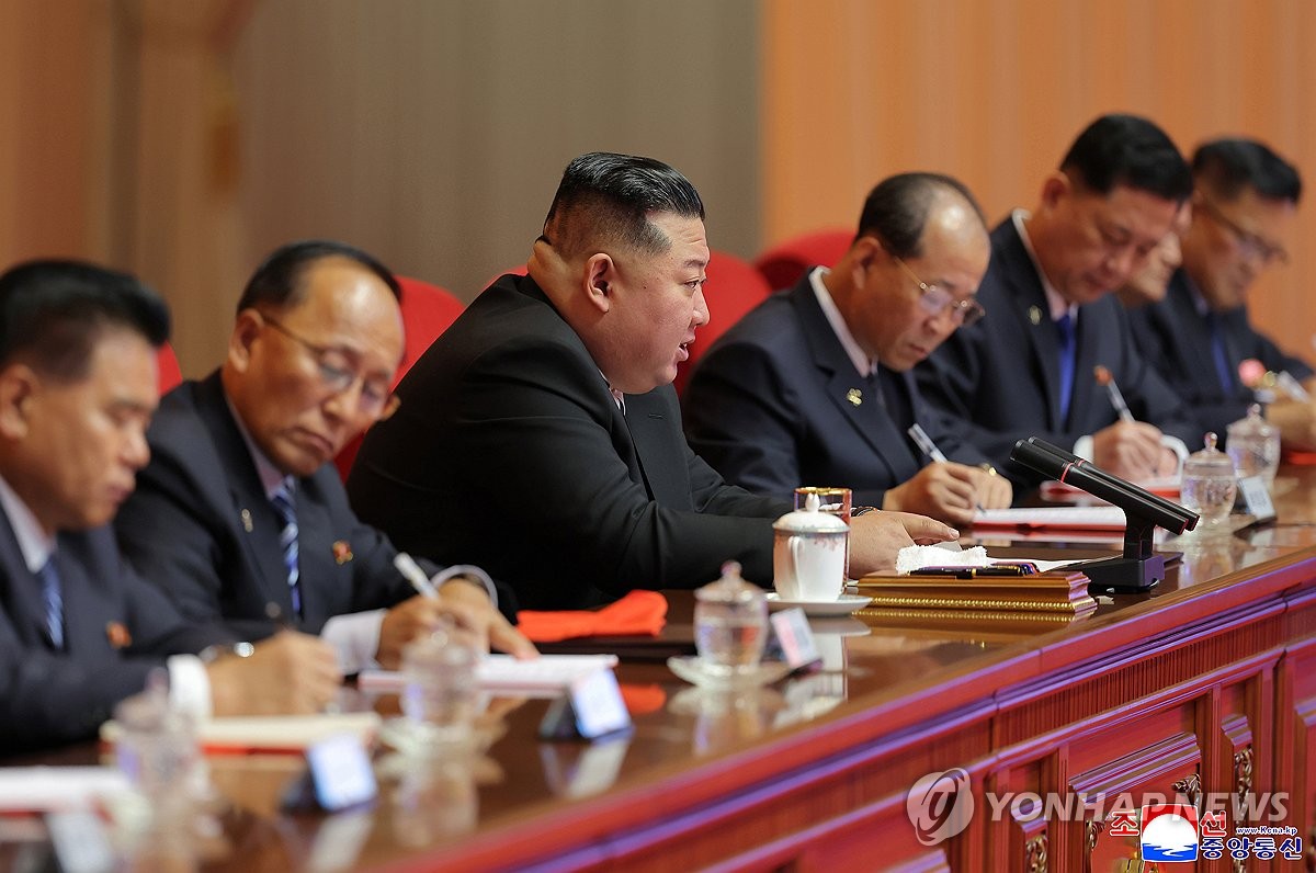 김정은, 당 제3차 선전부문일군강습회 폐강식서 연설