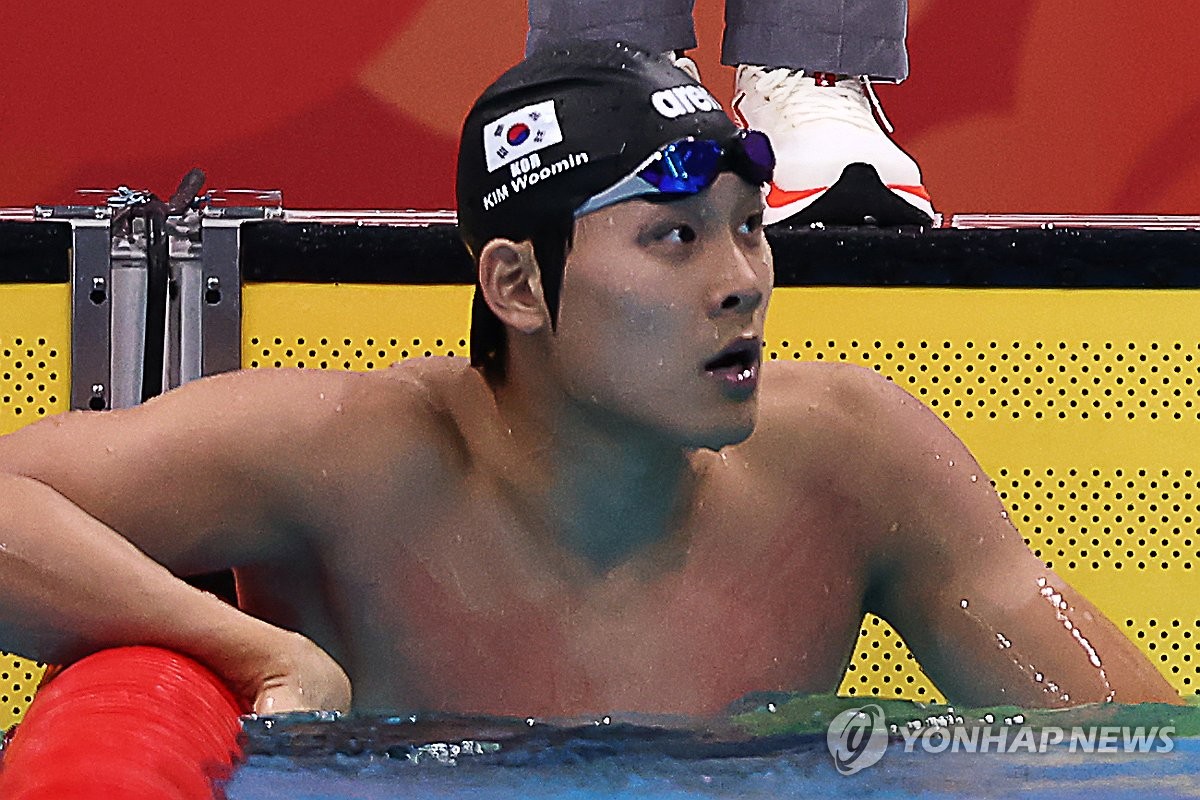 김우민 모자 착용한 김영범