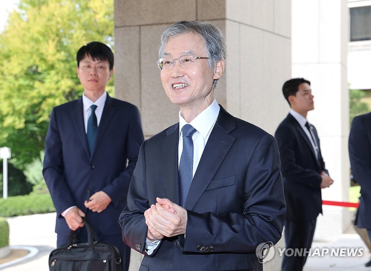 질문에 답변하는 조희대 대법원장