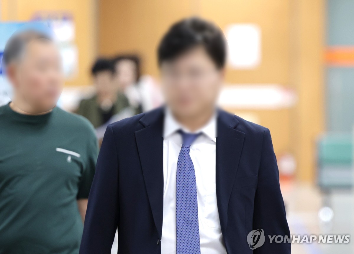 법정 향하는 제넨셀 창업자