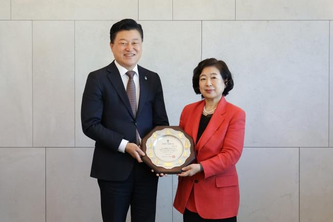 현정은 현대그룹 회장, 충북도 명예도지사 위촉 