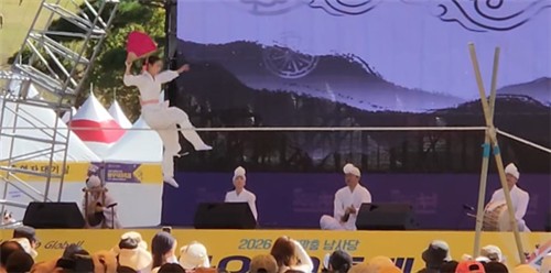 사고 전 줄타기 공연 모습