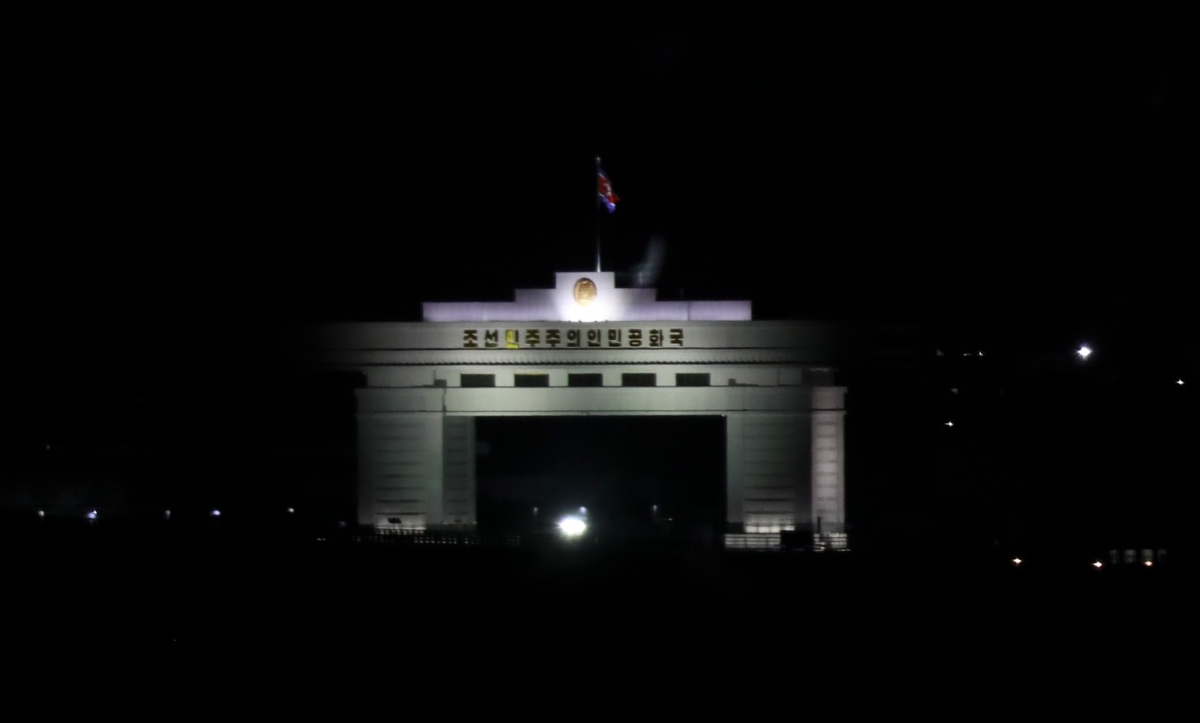조용한 신압록강대교 북측 관문