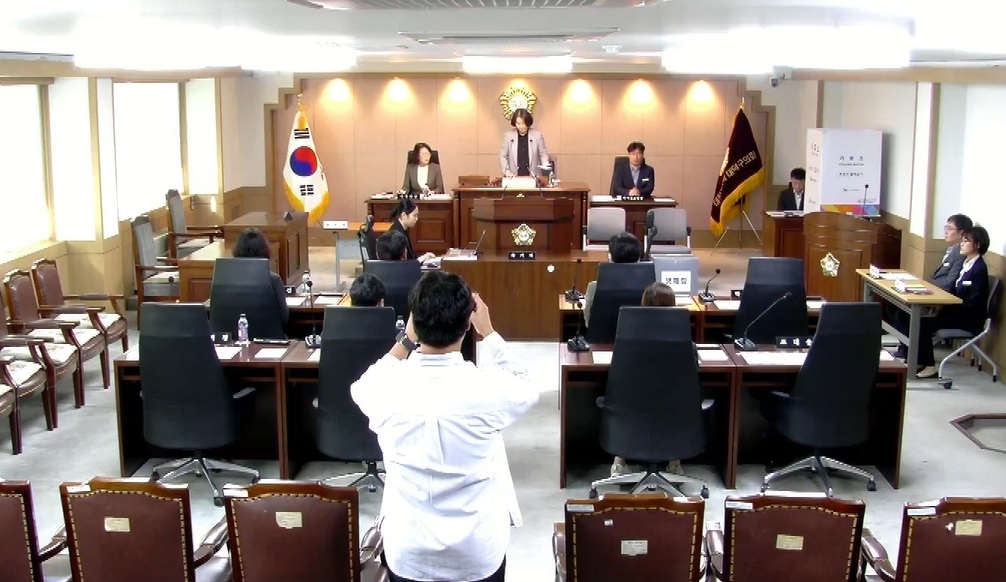 7일 오후 속개됐다가 재자 정회된 대덕구의회 임시회 모습