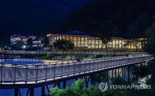 전주 아중호수도서관 야경