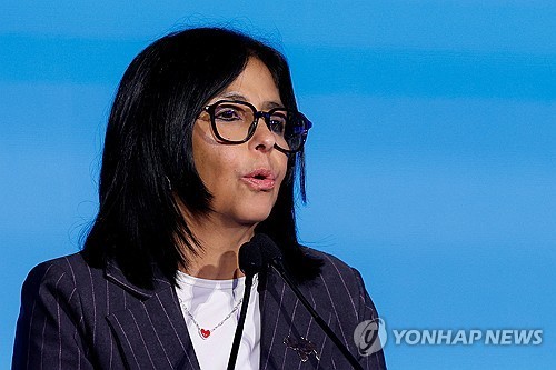 호르헤의 동생인 델시 로드리게스 베네수엘라 임시대통령 