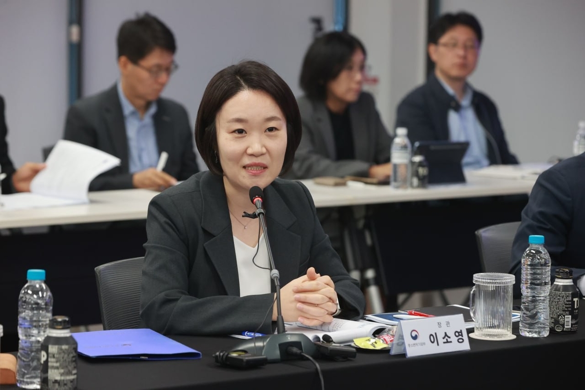 간담회에서 발언 중인 이소영 중소벤처기업부 장관