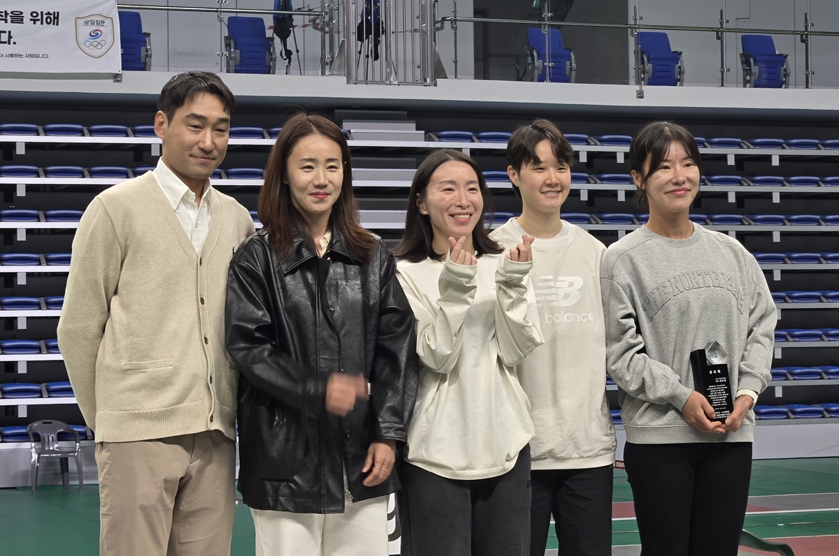 은퇴식 주인공인 김정환(왼쪽부터), 임승민, 채송오, 김지영, 최신희