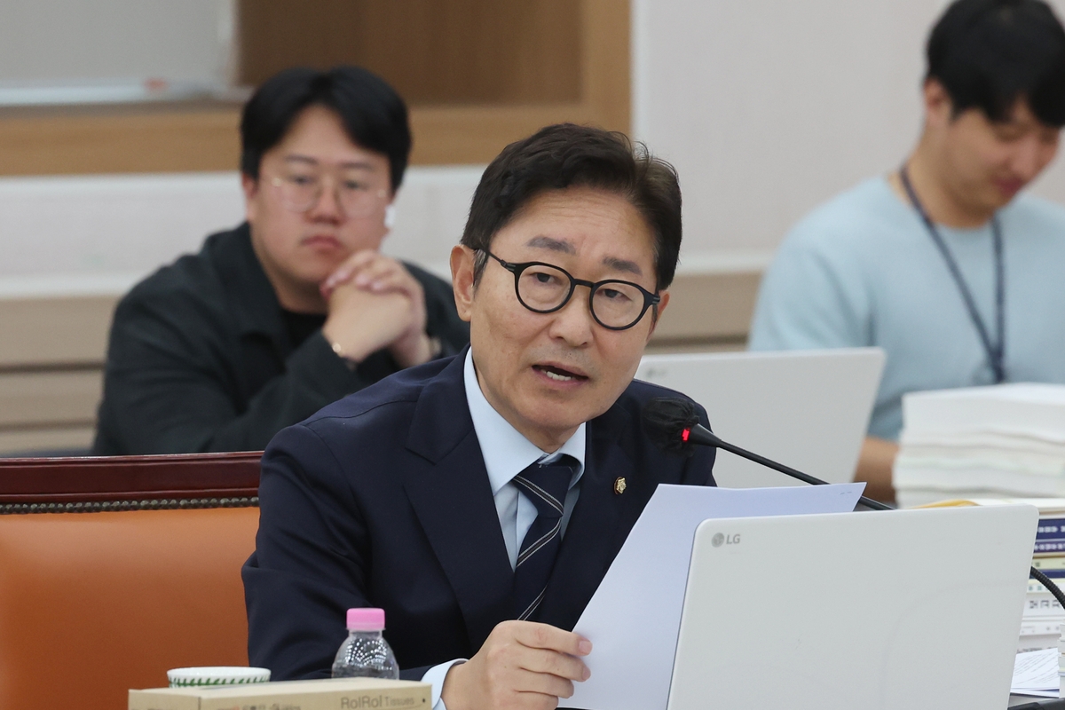 국정감사에서 질문하는 박범계 의원