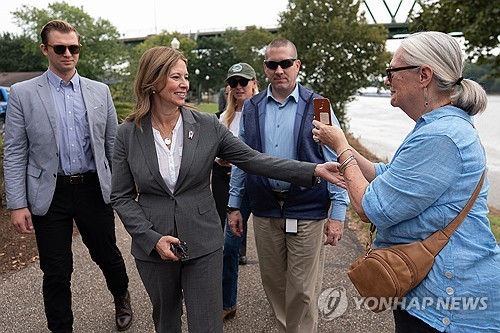 에이미 액턴 후보 