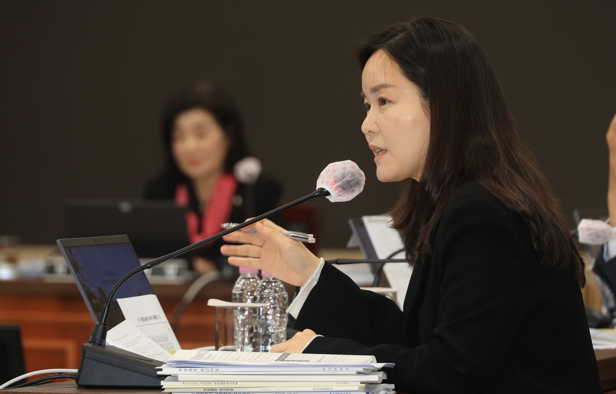 국정감사 하는 이주영 국회의원