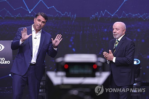TV 토론에 나선 보우소나루 의원(왼쪽)과 룰라 대통령