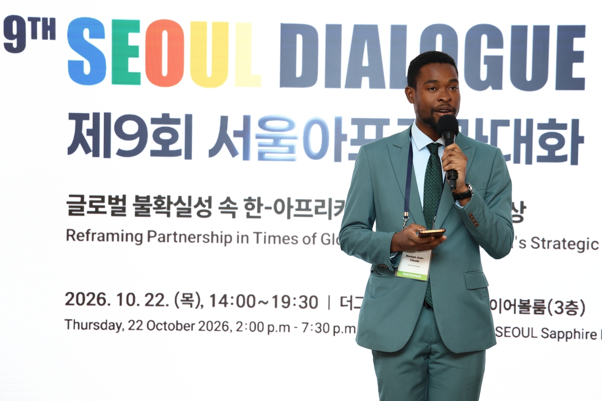 장학금 수여 소감 밝히는 가나 출신 유학생 누엑페 씨