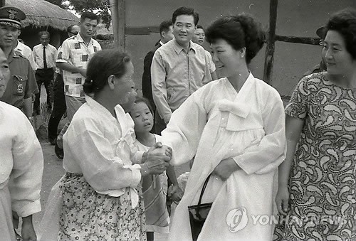 전남 한센인 정착촌 자주 찾은 육영수 여사