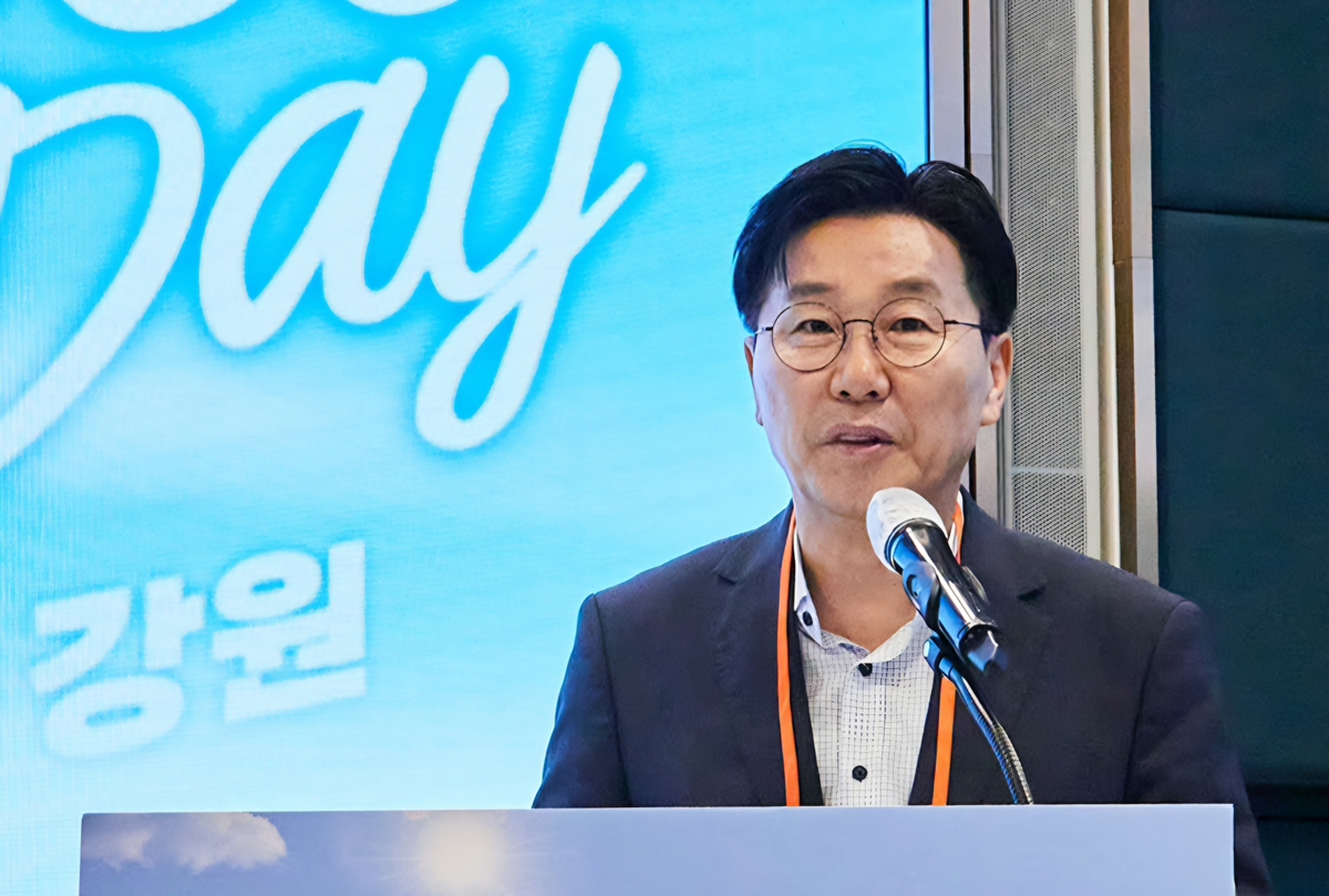 인사말 하는 최성현 대표