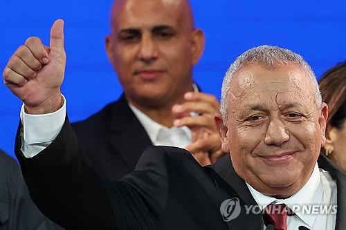 지지자들에 화답하는 아이젠코트
