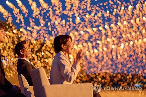 줄불놀이 보는 한-일 정상