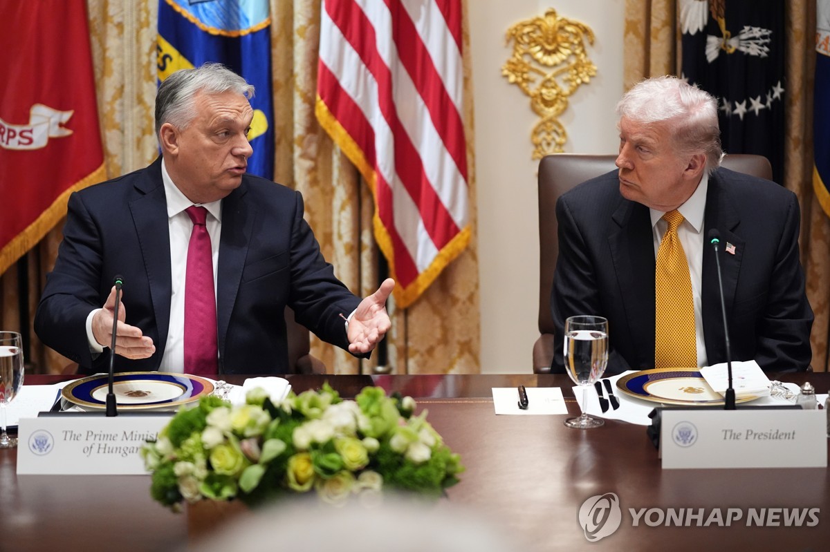 2025년 11월 7일(현지시간) 미국 백악관에서 만난 오르반 빅토르 전 헝가리 총리와 도널드 트럼프 미 대통령 