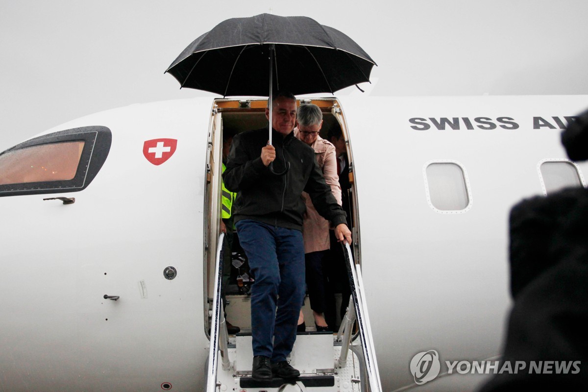 스위스 외무장관 북한 도착
