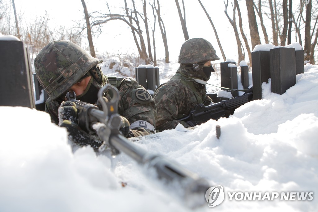 동계 훈련하는 군인들