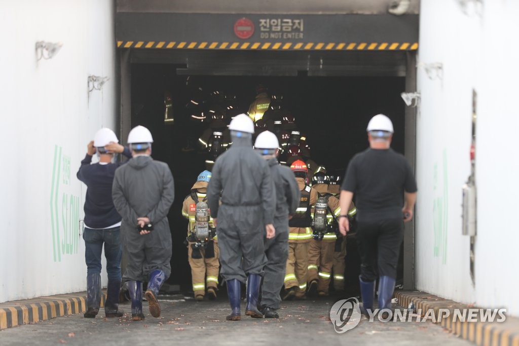 대전 현대아울렛 최종 인명검색 들어가는 소방대원