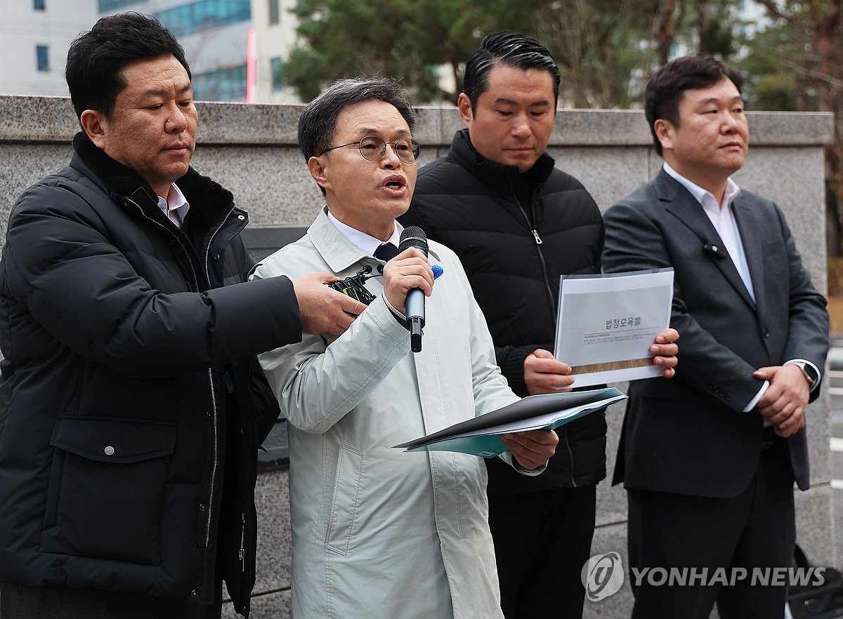 이화영 변호인단, '집단퇴정' 검사 4명 고발