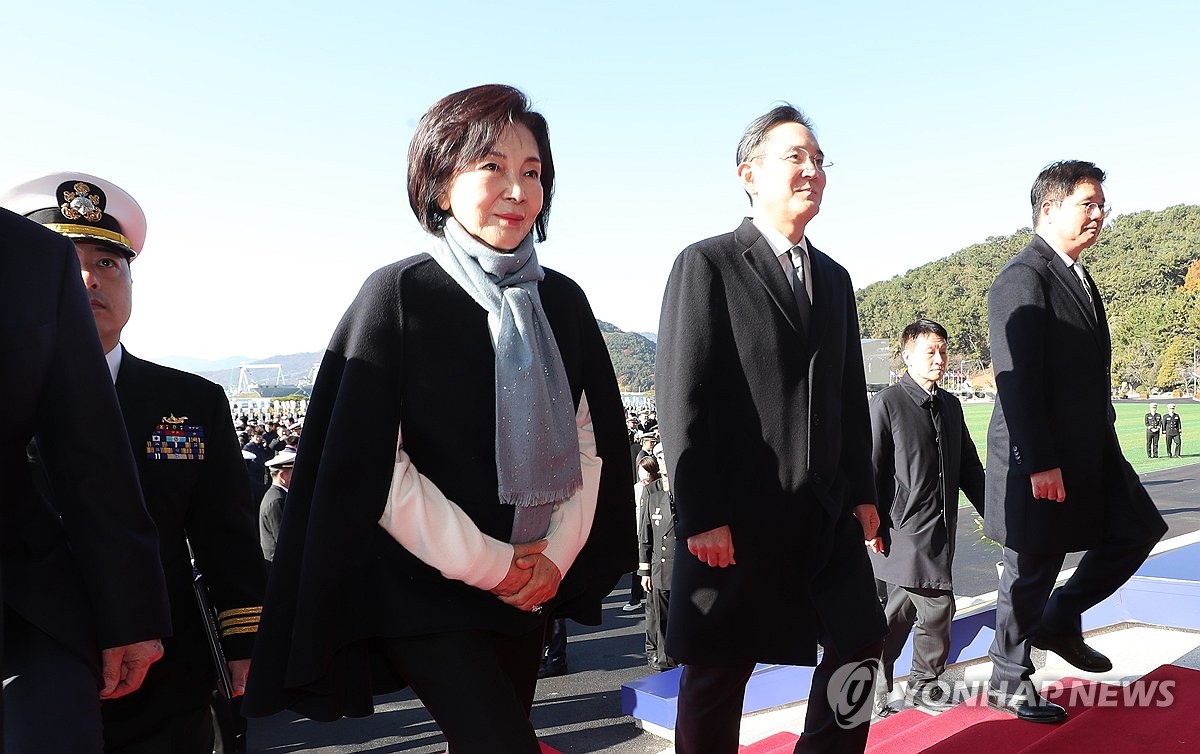 제139기 해군사관후보생 임관식 참석하는 삼성가