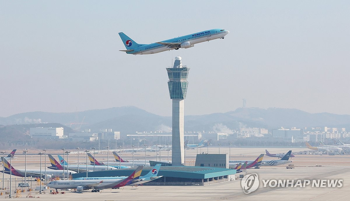 이륙하는 항공기