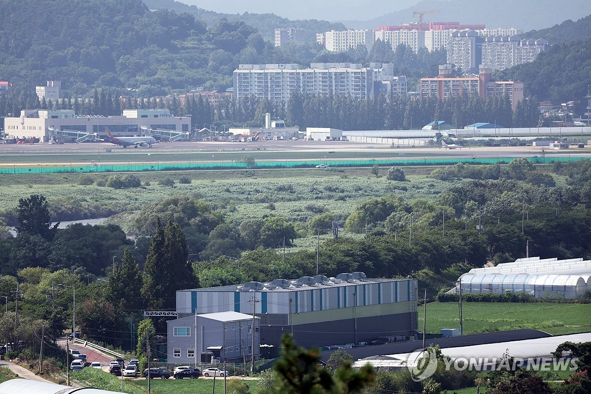 호남반도체 클러스 후보지, 광주 군 공항 부지