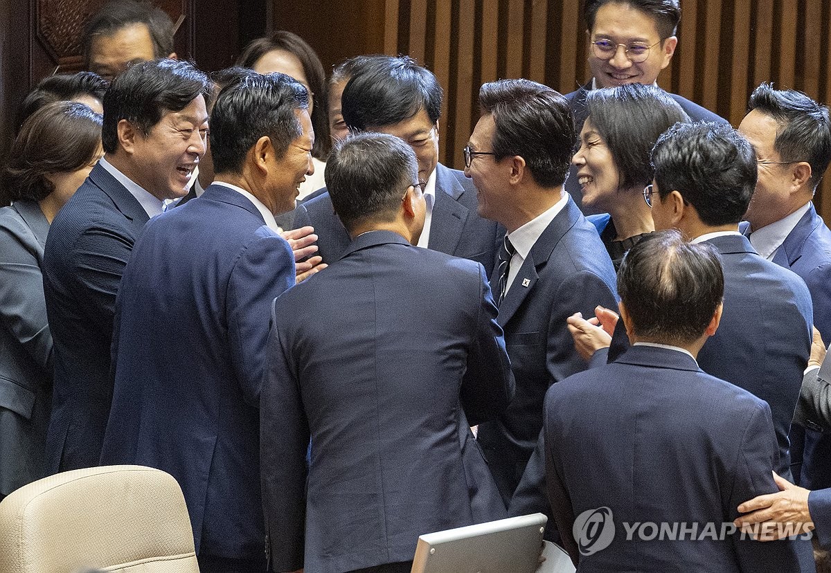 김민석과 정청래의 '포옹'