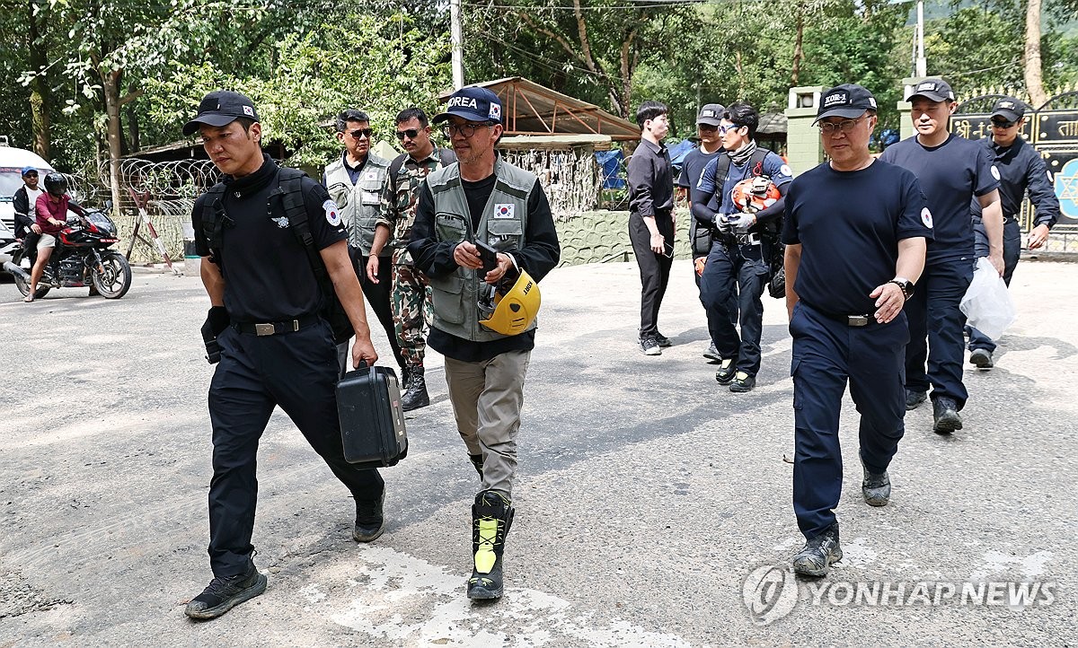 한국해외긴급구호대, 도보수색 마치고 복귀