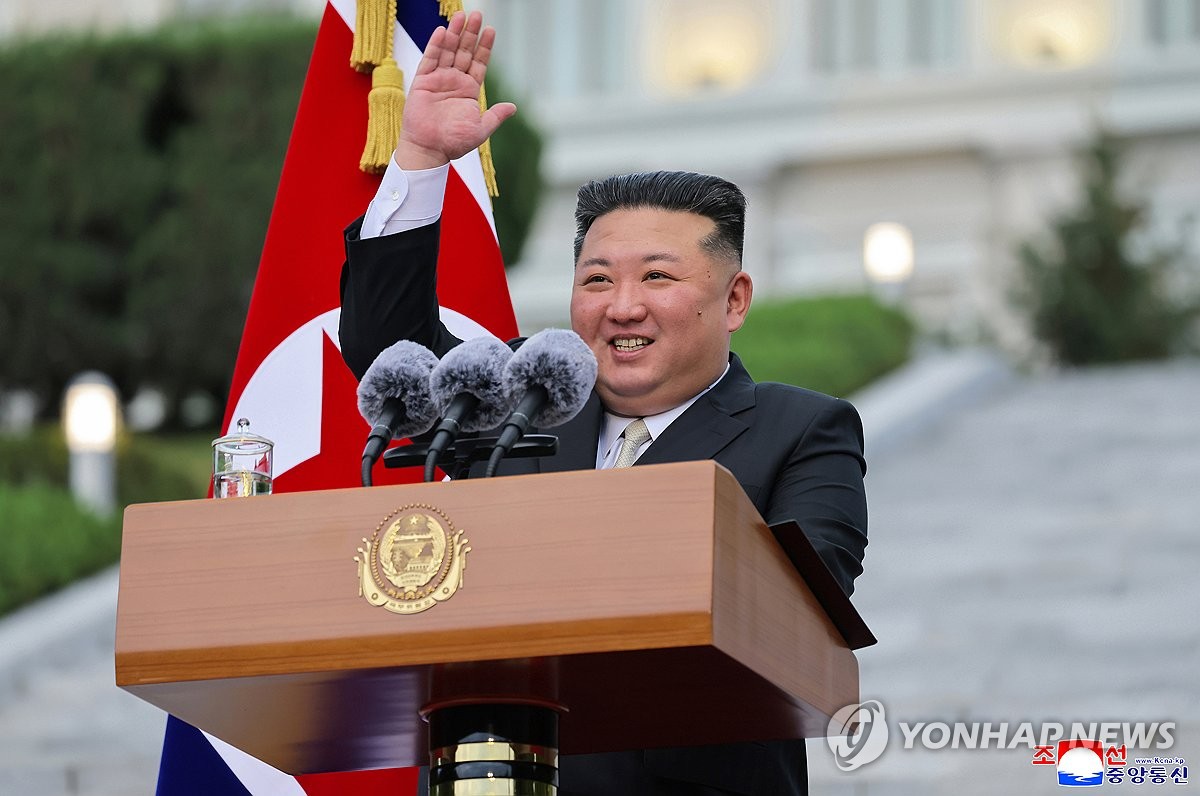 김정은, 창립 80주년 김일성종합대학 축하방문
