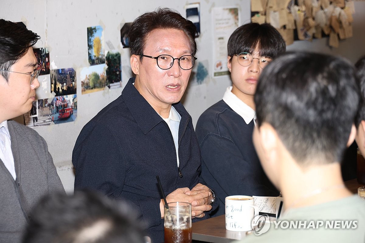 김민석 대표, 부산서 청년 정책 논의