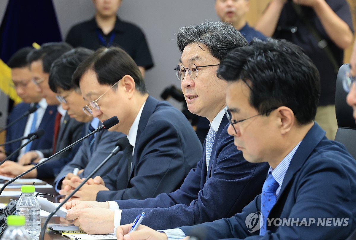 발언하는 이억원 금융위원장