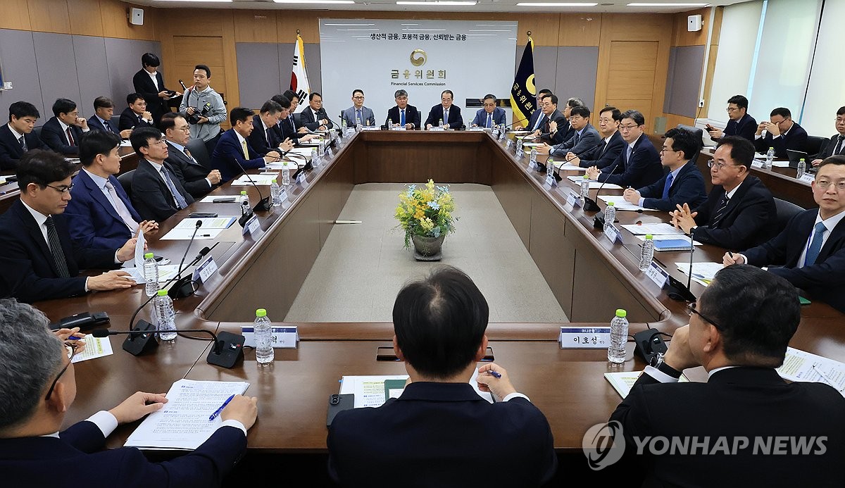 발언하는 이억원 금융위원장