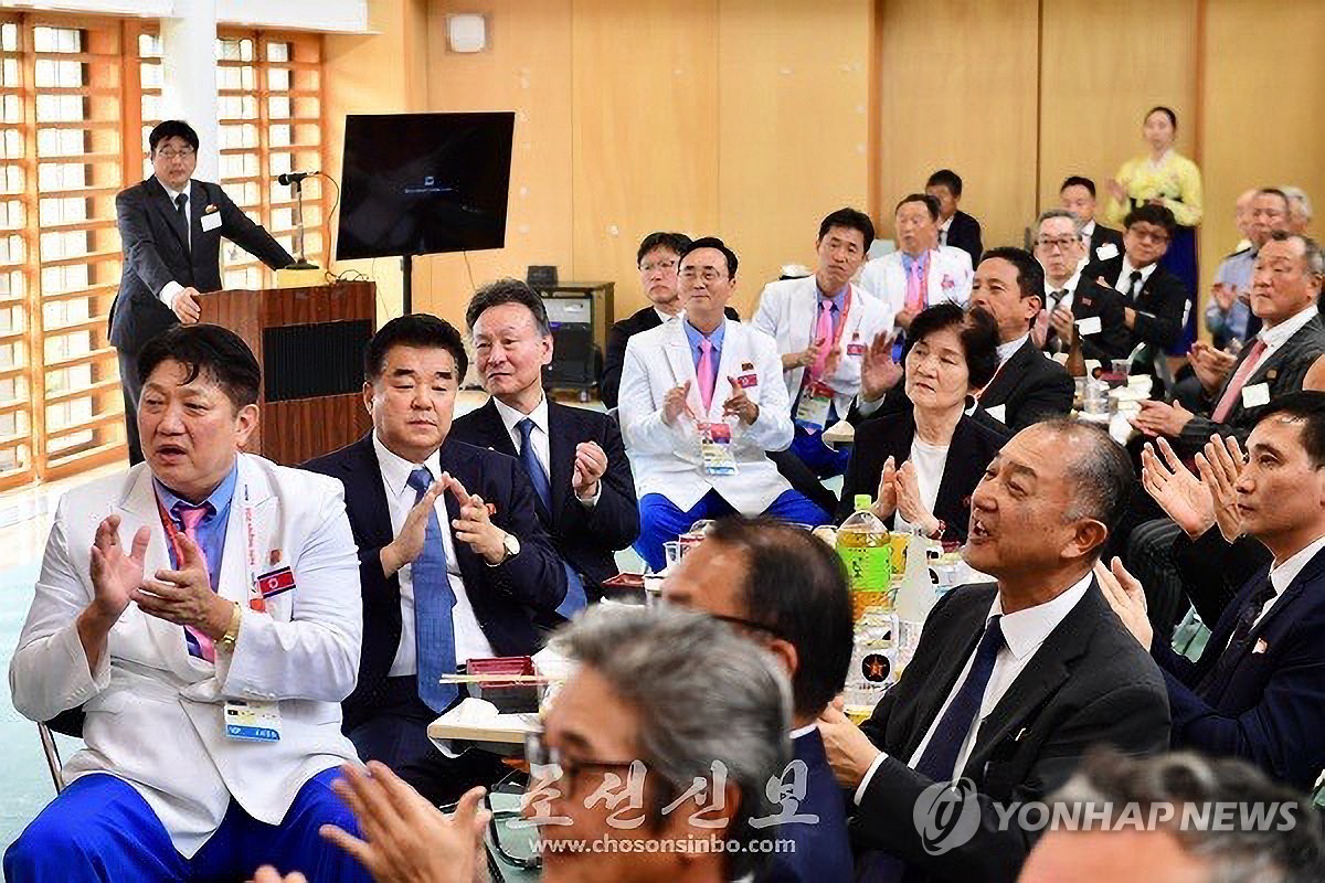 재일동포 환송모임 참석한 북한 아시안게임 선수단