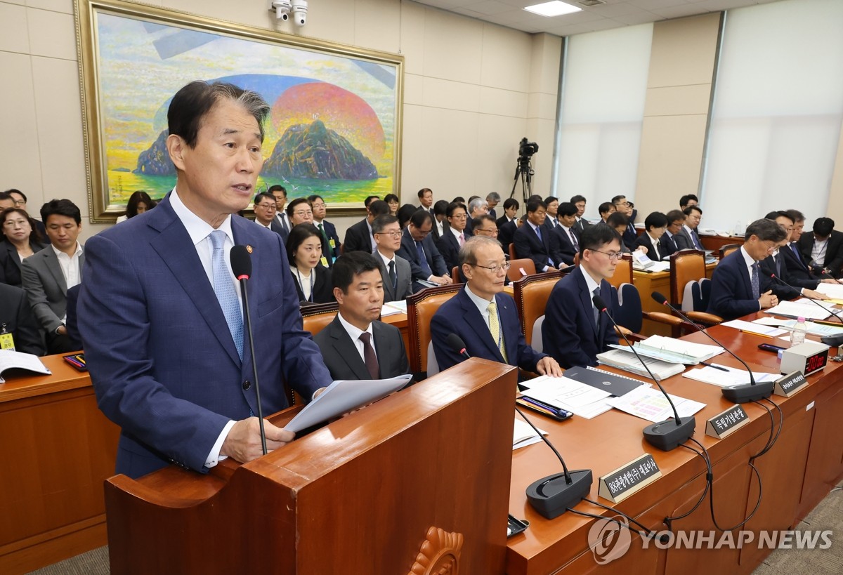 업무보고하는 권오을 국가보훈부 장관
