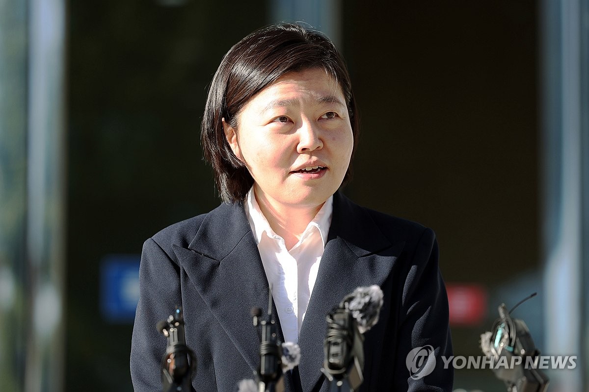 출근길 문답 나선 임은정 광주중수청장