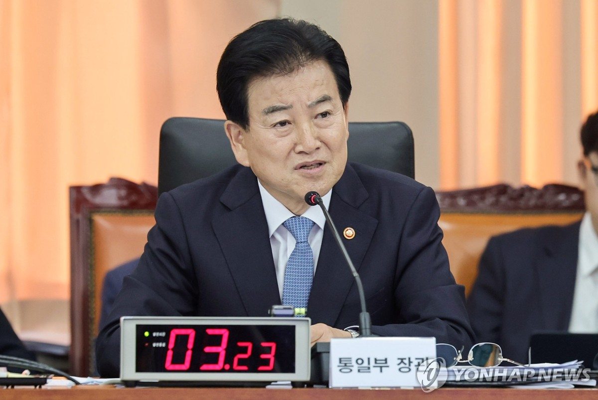 의원 질의에 답하는 정동영 통일부 장관