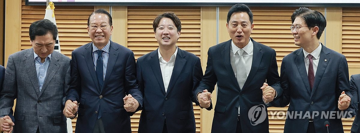 기념 촬영하는 오세훈 서울시장
