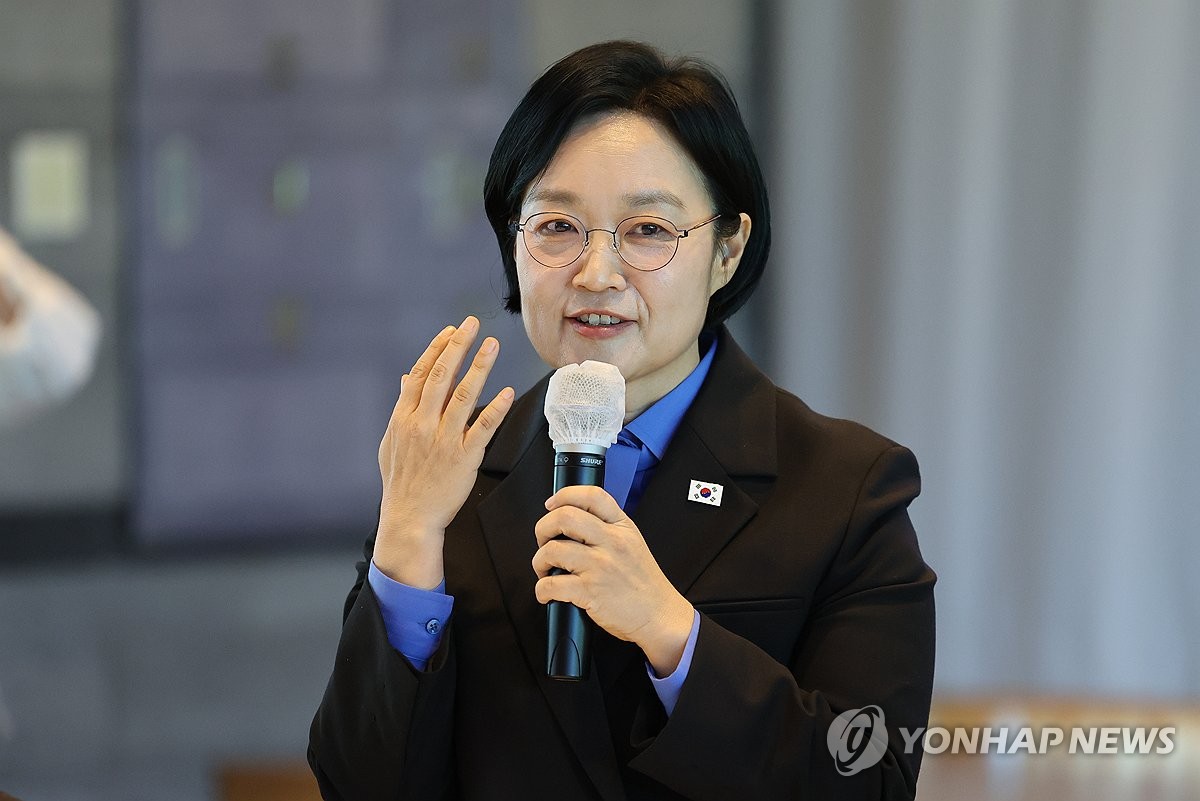 답변하는 한성숙 총리