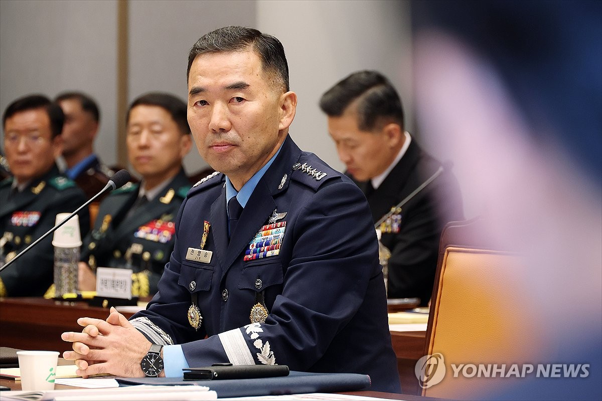 질의 듣는 진영승 합참의장