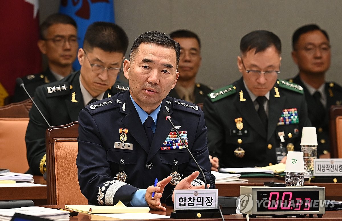 질의에 답하는 진영승 합참의장